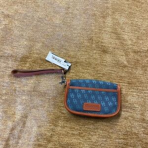 Dooney & Bourke wristlet with detachable strap
